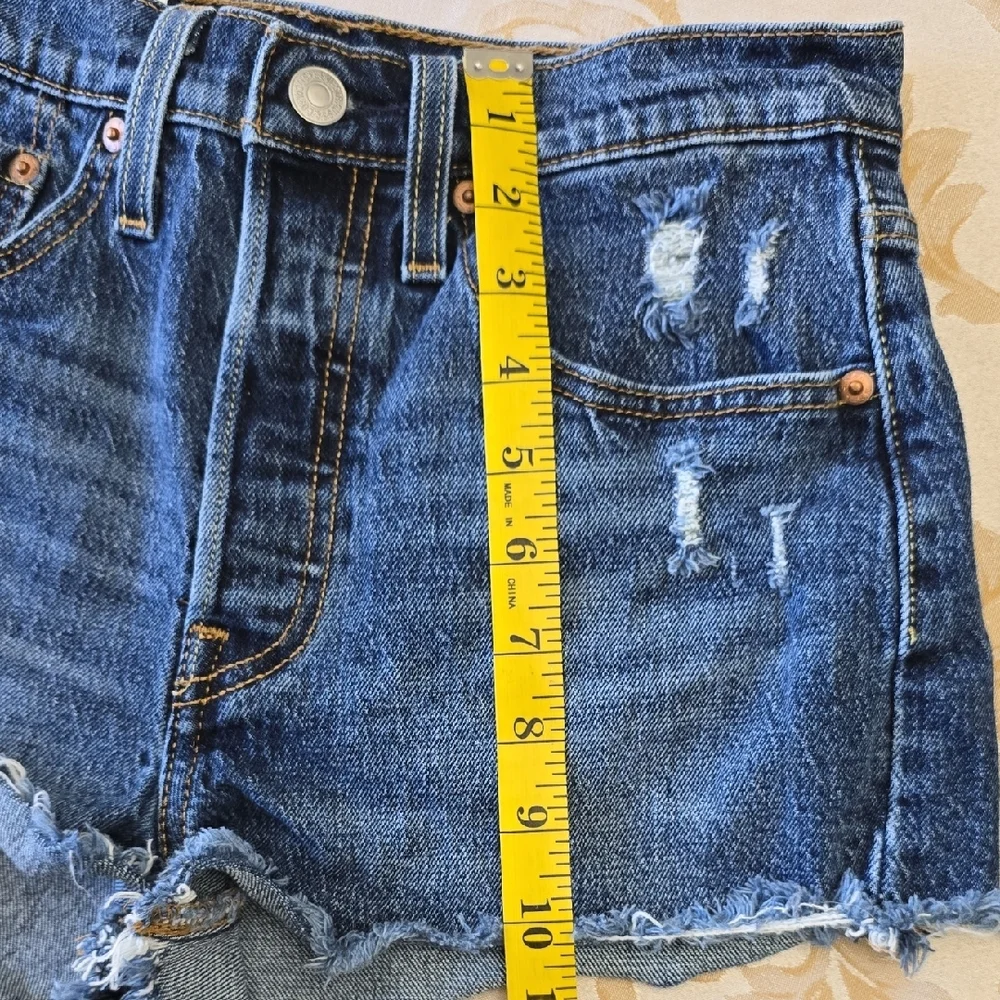 Levi's White Mid Rise Rolled-Hem Shorts & Distressed Blue Denim Cutoffs - Picture 8 of 9